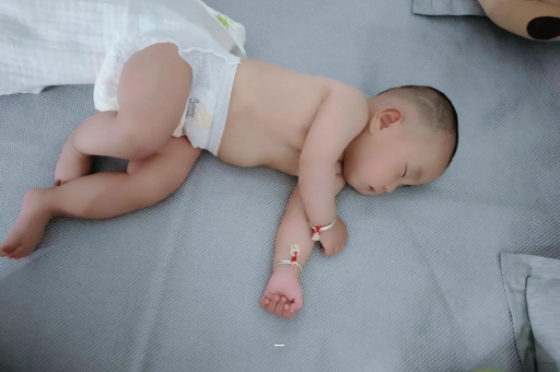 琼中宝宝突然很多眼屎